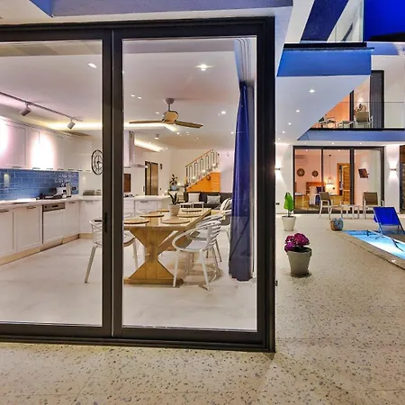 Seaview 3 Bedroom - 7452