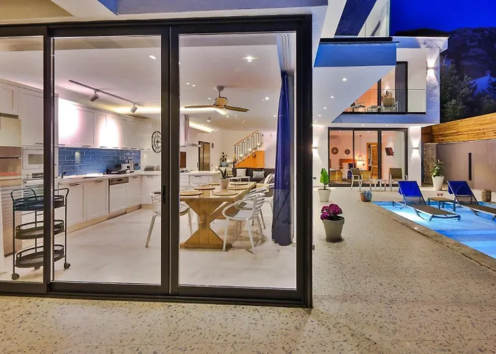Seaview 3 Bedroom - 7452